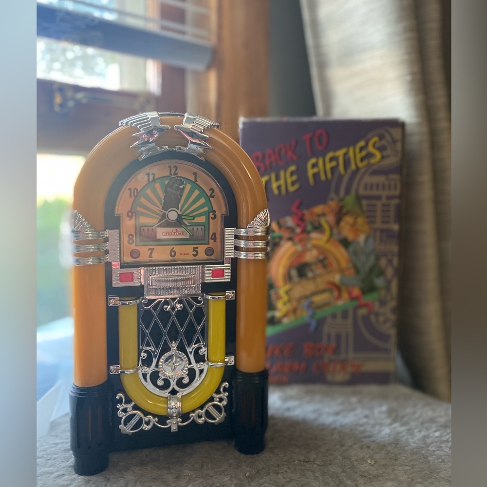 Vintage-Retro Jukebox Alarm Clock